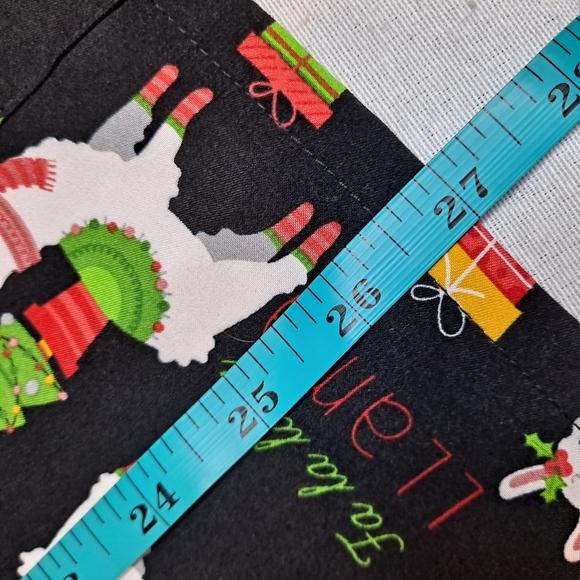 elite Med Performance Scrub Top Womens Microflex Christmas Llama Cactus - Picture 11 of 14